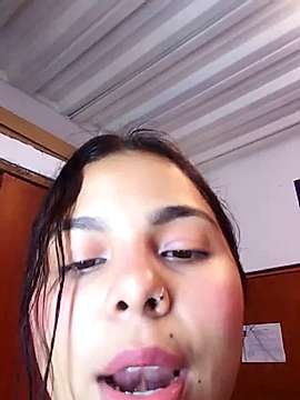 alaia_pussy naked stripping on cam for live sex video chat