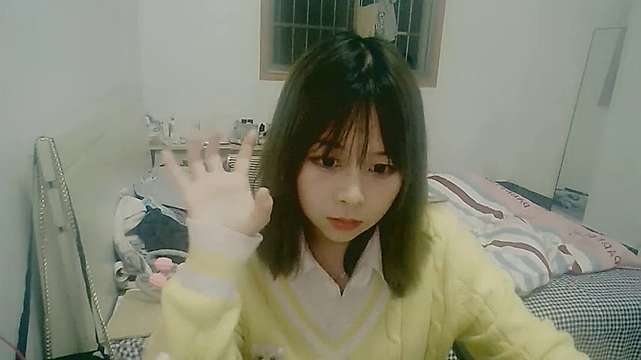 Aliceye naked stripping on cam for live sex video chat
