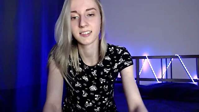 AlysiaQuiny naked stripping on cam for live sex video chat