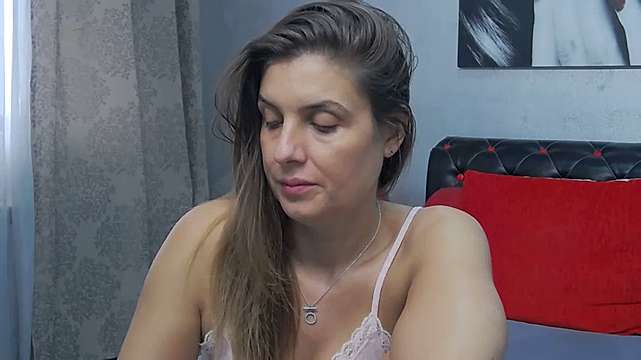AnabelRufy naked stripping on cam for live sex video chat