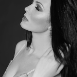 Annie_Amy naked before webcam in live video chat