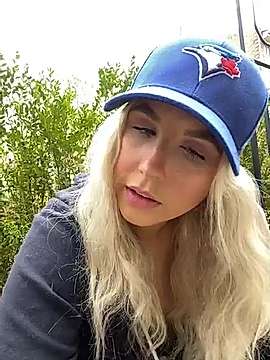 ariawoods naked stripping on cam for live sex video chat