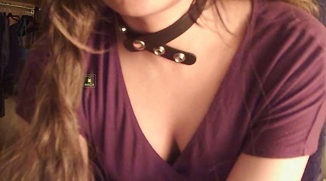 BadGirlLHR naked stripping on cam for live sex video chat