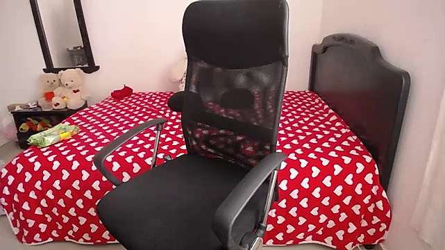 bella_venus naked stripping on cam for live sex video chat