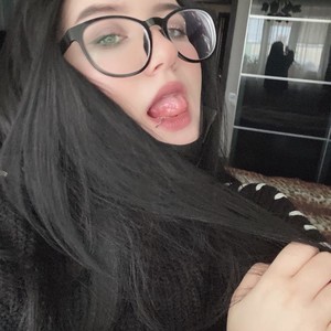BellaSmitt naked before webcam in live video chat