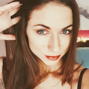 BirthdayEn naked before webcam in live video chat