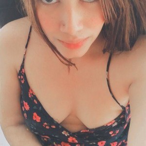 Carol_gray naked before webcam in live video chat
