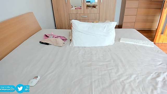 catw0man naked stripping on cam for live sex video chat