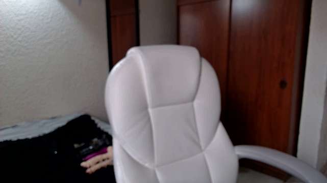 cheoani_33 naked stripping on cam for live sex video chat