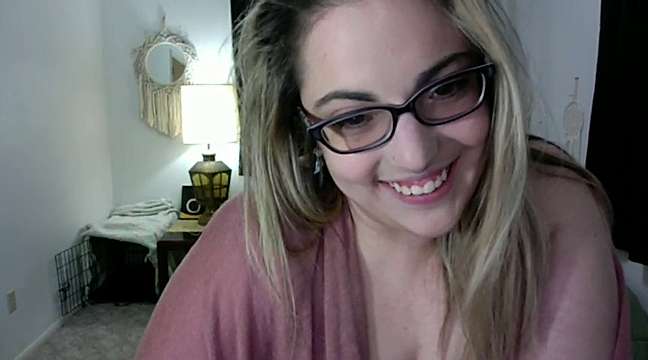 delightfulcurves naked stripping on cam for live sex video chat