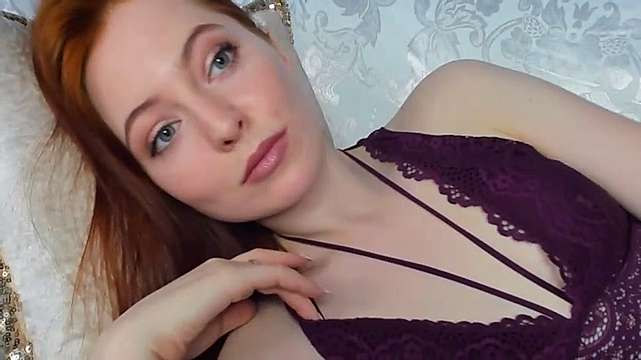 _elisa_omm_ naked stripping on cam for live sex video chat