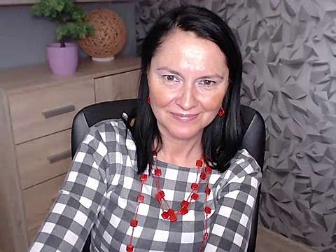 Ellennaughty naked stripping on cam for live sex video chat