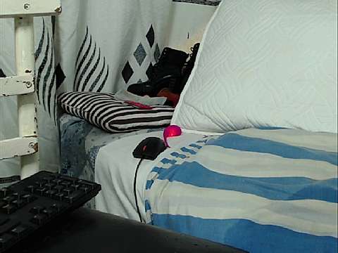 FantasyGoddess naked stripping on cam for live sex video chat