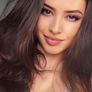 GoddesSophie naked before webcam in live video chat