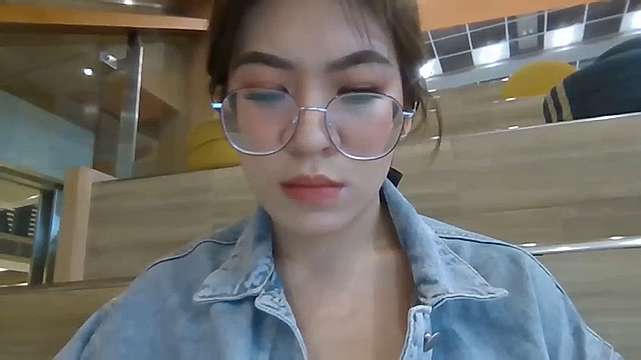 hannah-neyugn naked stripping on cam for live sex video chat
