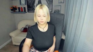 Helokityy naked stripping on cam for live sex video chat