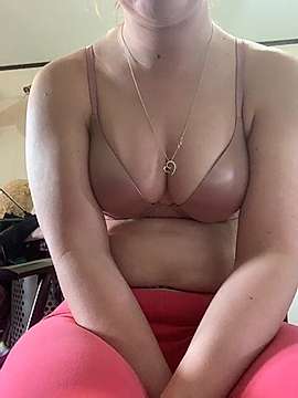 horneydreamer naked stripping on cam for live sex video chat