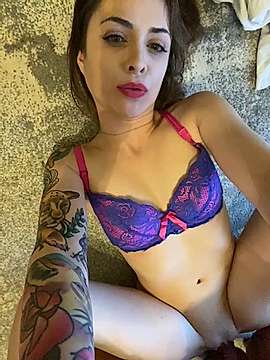 Hotboygirl9391 naked stripping on cam for live sex video chat