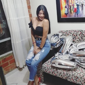 Isabella_72 naked before webcam in live video chat
