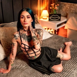IsisRaichuu naked before webcam in live video chat