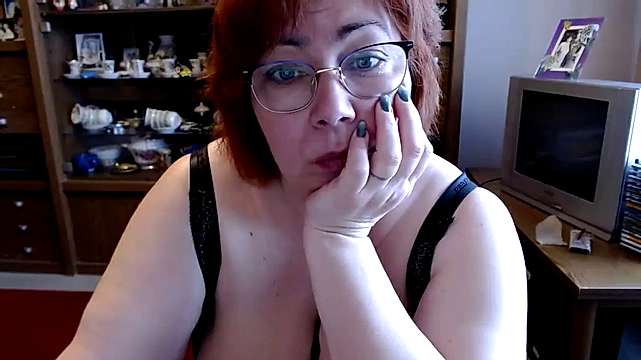 JenMason naked stripping on cam for live sex video chat