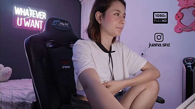 juanasnz99 naked stripping on cam for live sex video chat