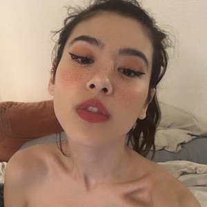 Junobaby240 naked before webcam in live video chat