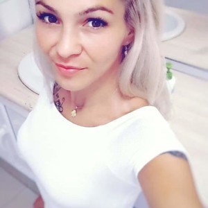 Kataleya26 naked before webcam in live video chat