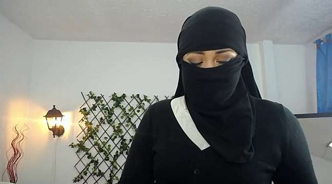kelynda_ naked stripping on cam for live sex video chat