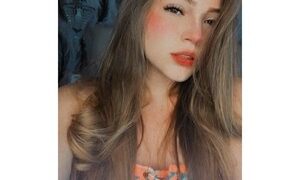 Kylie_fox01 naked before webcam in live video chat