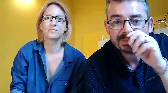 Ladysexe naked stripping on cam for live sex video chat