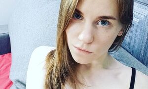 LiaCandyX naked before webcam in live video chat