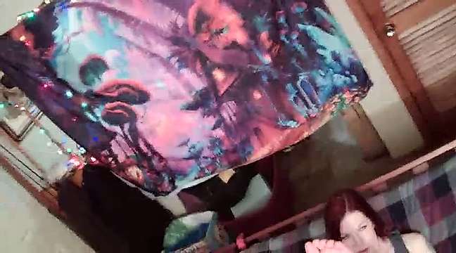 Liltitsfortips21 naked stripping on cam for live sex video chat