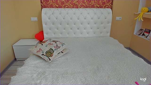 Linda_li naked stripping on cam for live sex video chat