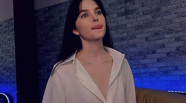 LindaDeil naked stripping on cam for live sex video chat