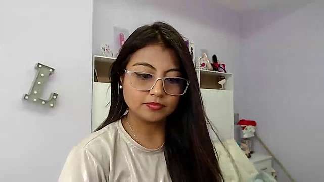 Lisa-jordan31 naked stripping on cam for live sex video chat