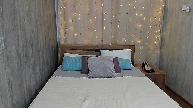 LisaJohanson naked stripping on cam for live sex video chat