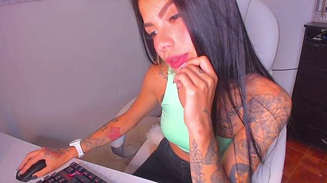 Lisegg_ naked stripping on cam for live sex video chat