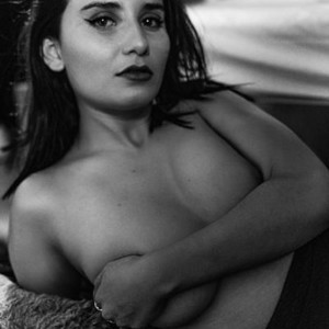 lucy_ry naked before webcam in live video chat