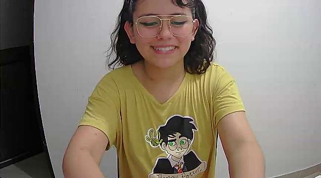 mary_diazz1 naked stripping on cam for live sex video chat