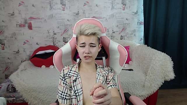 Marysuffer naked stripping on cam for live sex video chat
