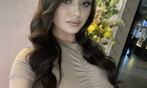 Melinka naked before webcam in live video chat
