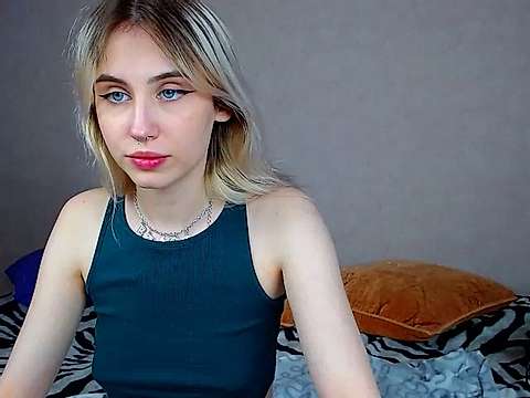Miia_zz naked stripping on cam for live sex video chat