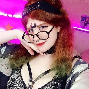 MiraReed naked before webcam in live video chat