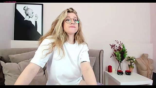 MyWendy naked stripping on cam for live sex video chat