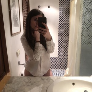 Nika_kiss naked before webcam in live video chat