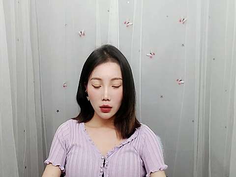 pineappleMiss naked stripping on cam for live sex video chat