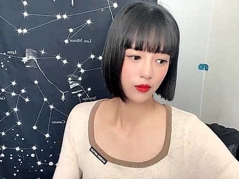 QueenMiss naked stripping on cam for live sex video chat