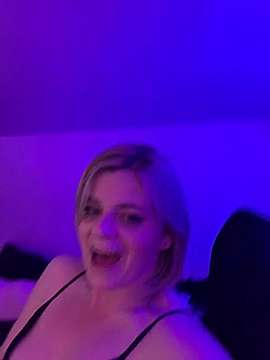 Rosa_Foxxx naked stripping on cam for live sex video chat