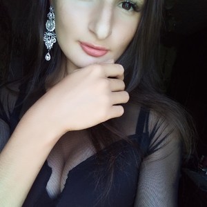 SashaJomi naked before webcam in live video chat